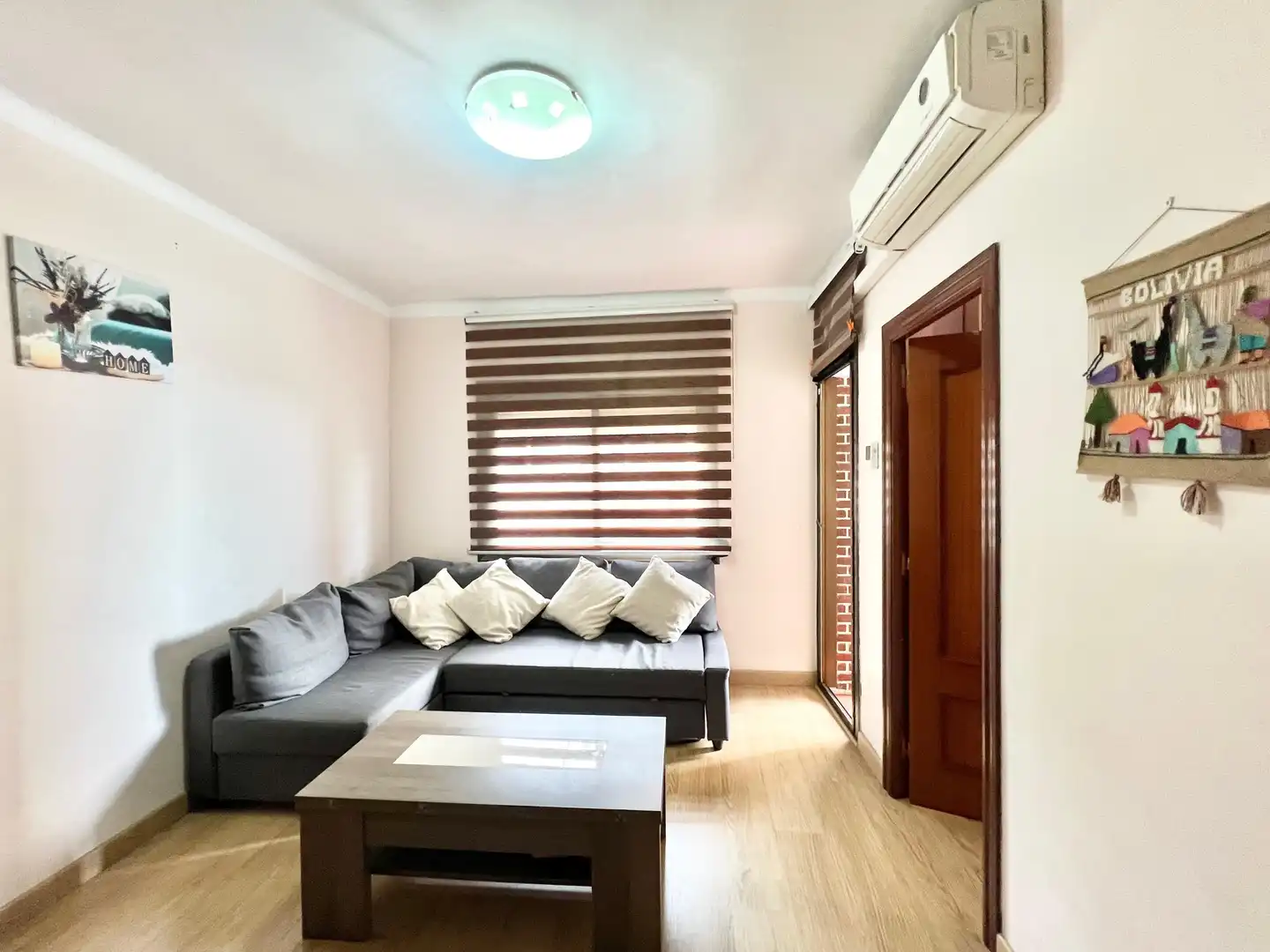 Living room of Flat for sale in L'Hospitalet de Llobregat  with Balcony