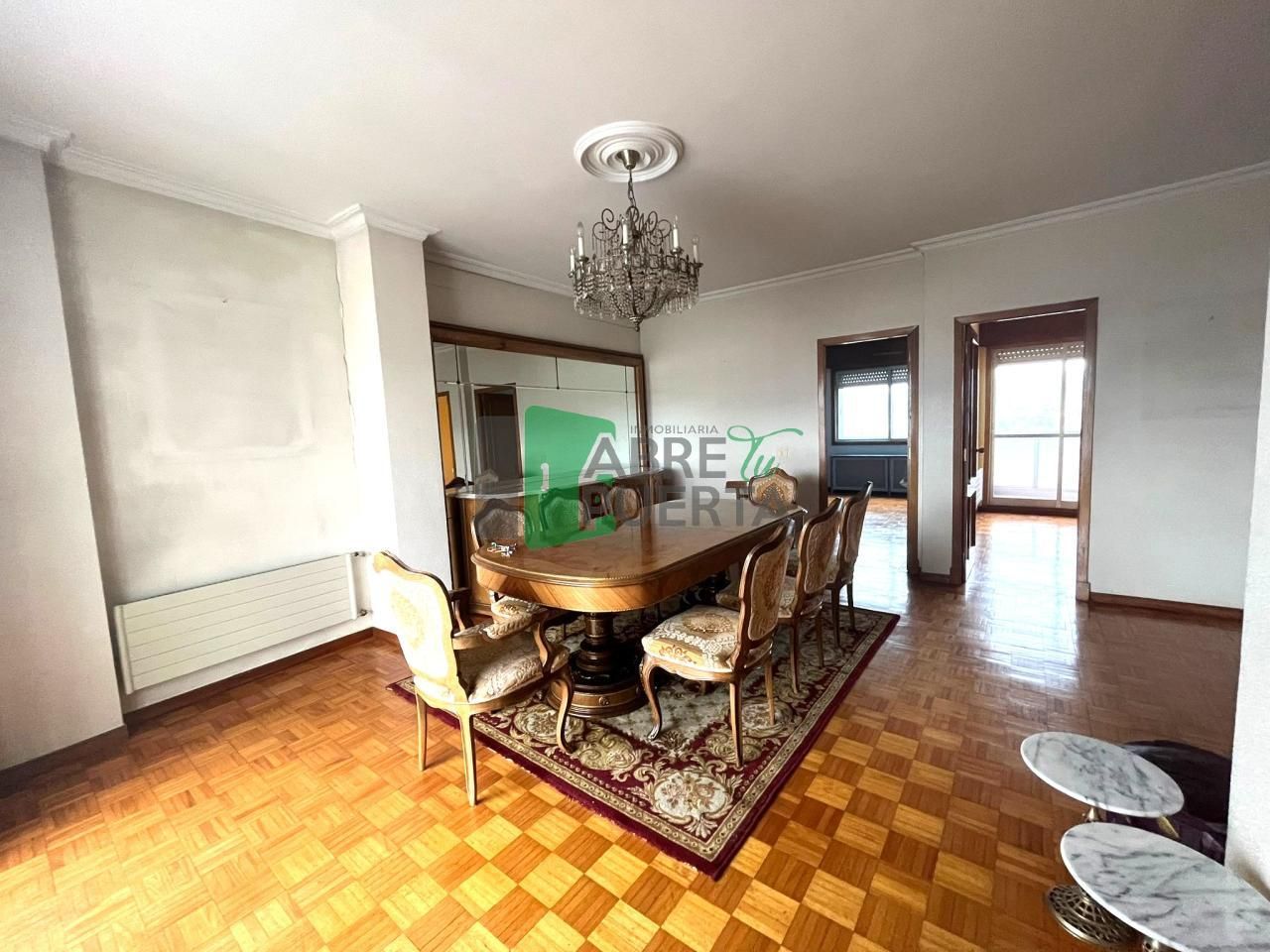 Menjador de Pis en venda en Ourense Capital  amb Calefacció, Parquet i Terrassa