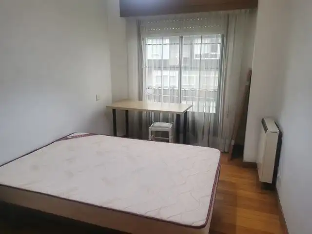 Habitación de Piso de alquiler en Santiago de Compostela  con Calefacción, Amueblado y Horno