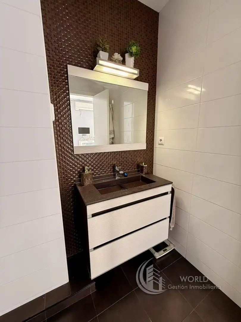 Badezimmer von Wohnung zum Verkauf in Madrid mit Klimaanlage, Heizung und Möbliert