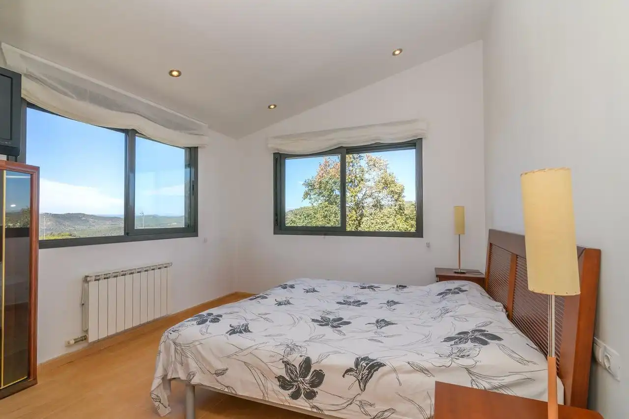 Dormitori de Casa o xalet en venda en Castellnou de Bages amb Jardí privat, Terrassa i Piscina