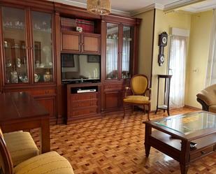 Sala d'estar de Pis de lloguer en Gijón  amb Calefacció, Parquet i Moblat