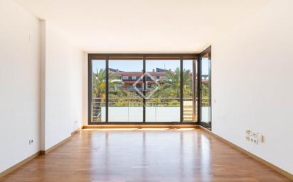 Sala d'estar de Pis en venda en Gavà amb Aire condicionat, Piscina i Balcó