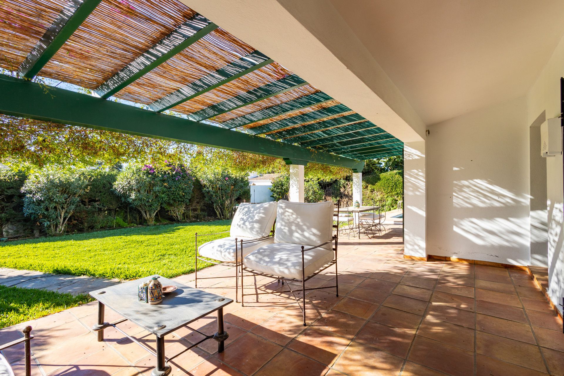 Terrassa de Casa o xalet en venda en Estepona amb Aire condicionat, Calefacció i Jardí privat