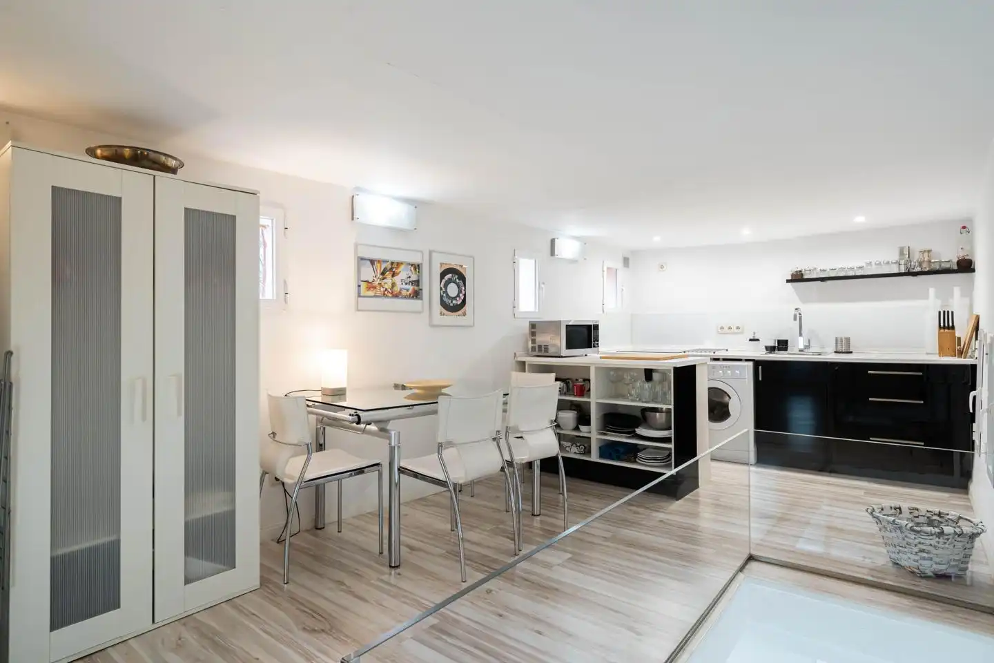 Ground floor for rent in Madrid  with Air Conditioner, Furnished and Internet