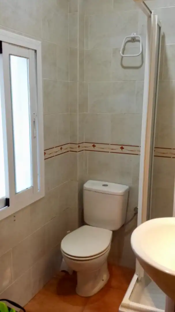 Bathroom of Study for rent in Granada  with Air Conditioner, Heating and Furnished