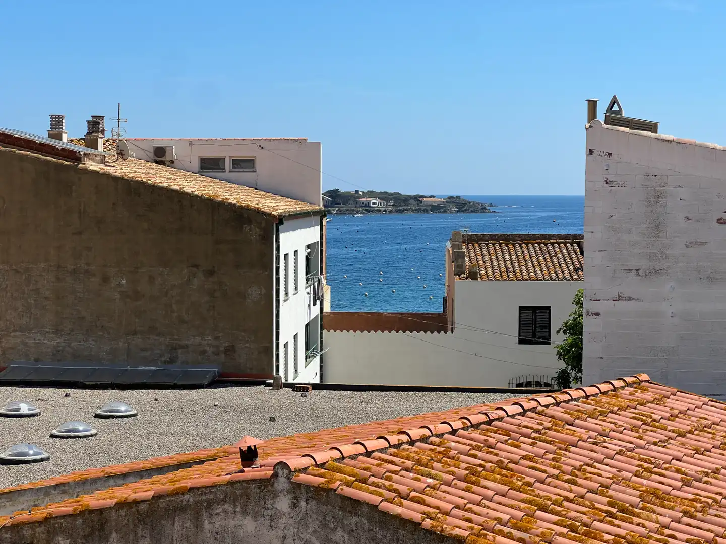 Außenansicht von Einfamilien-Reihenhaus zum Verkauf in Cadaqués mit Klimaanlage und Heizung