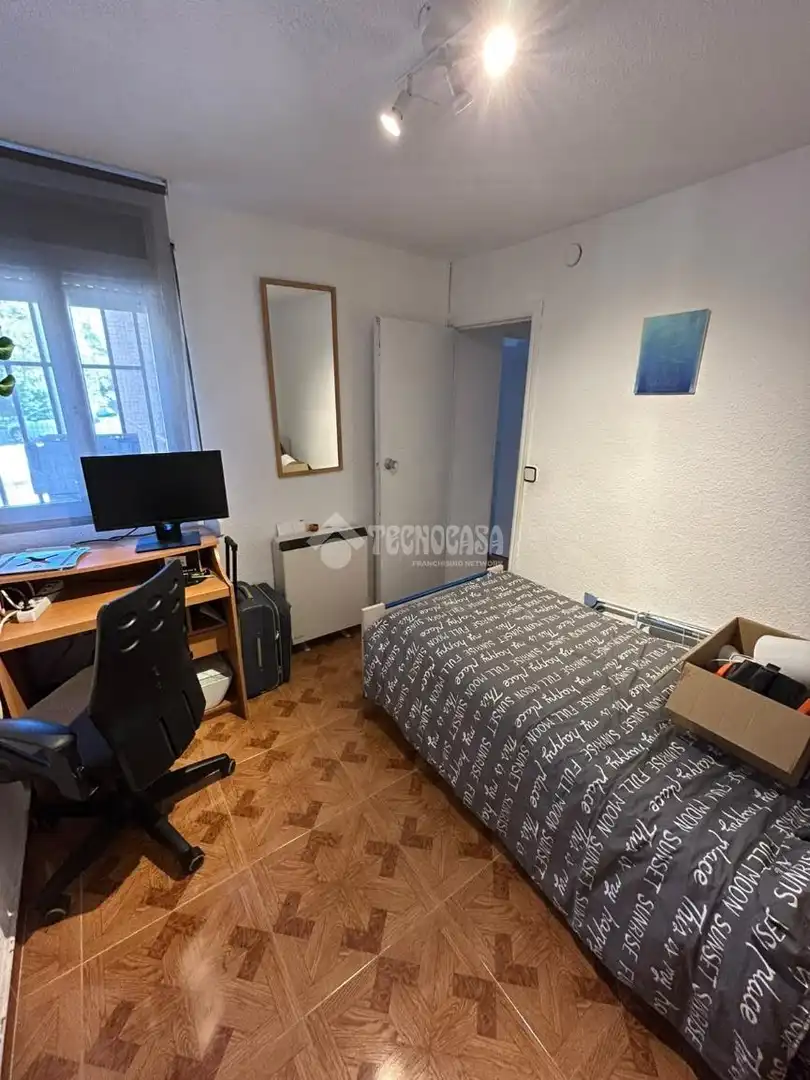 Bedroom of Flat for sale in Madrid  with Air Conditioner