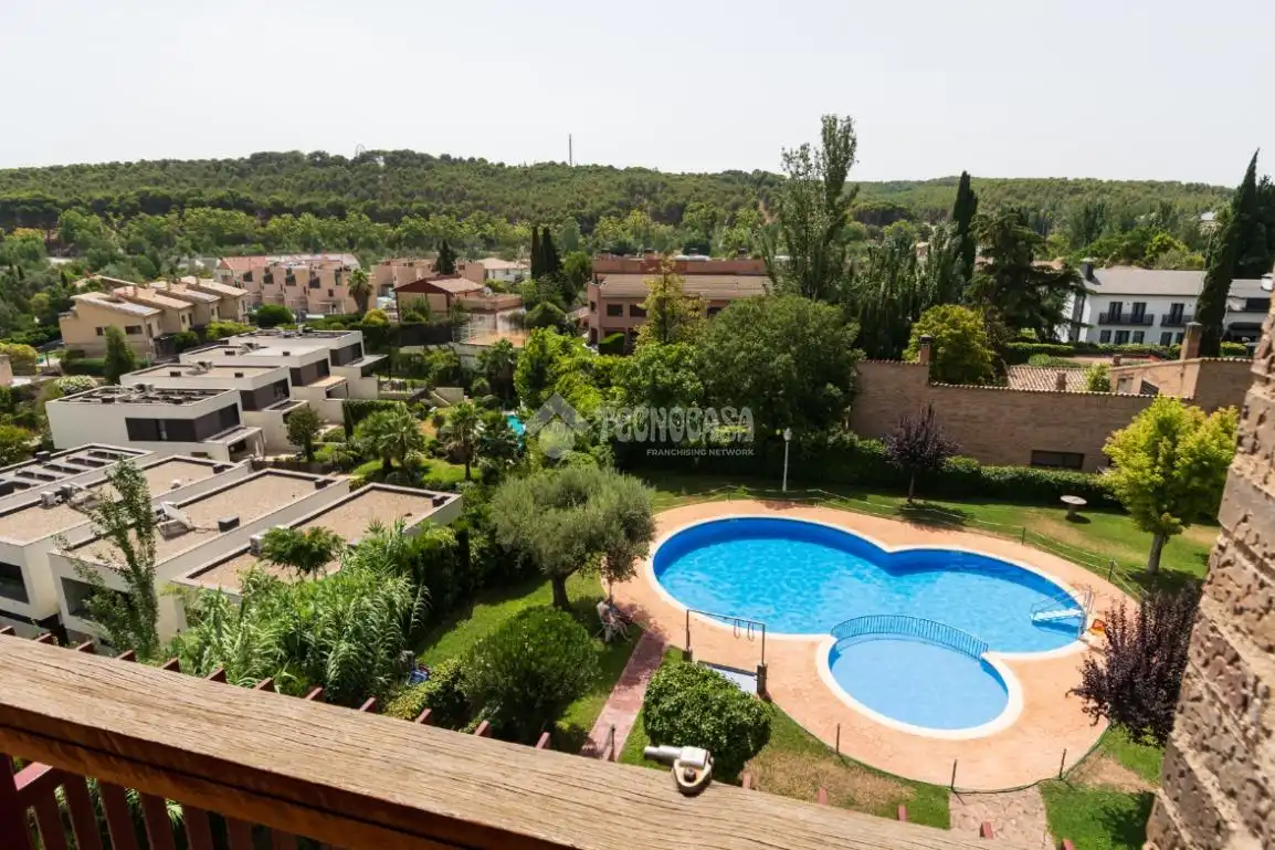 Piscina de Piso en venta en Zaragoza con Calefacción, Terraza y Balcón