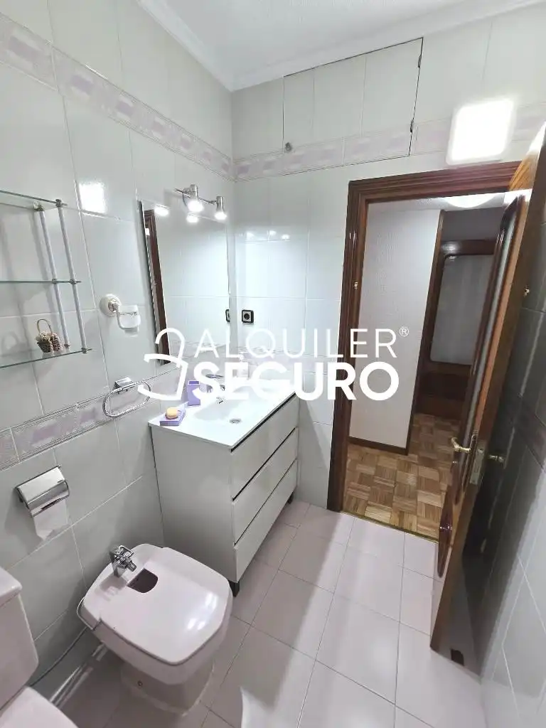 Baño de Piso de alquiler en Alcalá de Henares con Aire acondicionado, Calefacción y Terraza