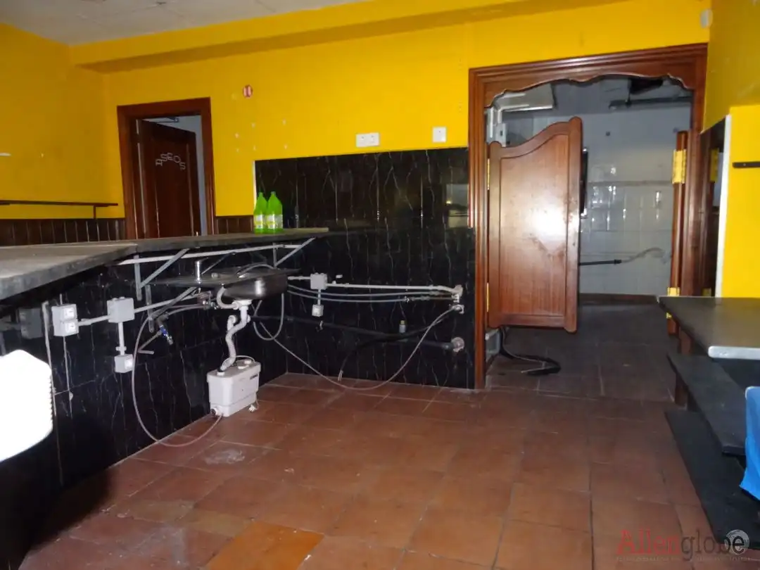 Cocina de Local en venta en Oviedo 