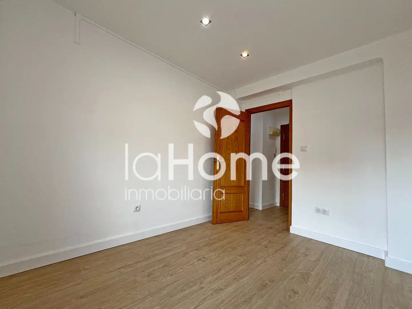 Flat for sale in Paterna  with Air Conditioner, Parquet flooring and Terrace