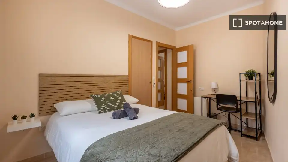 Habitación de Piso de alquiler en Granada con Aire acondicionado, Calefacción y Amueblado