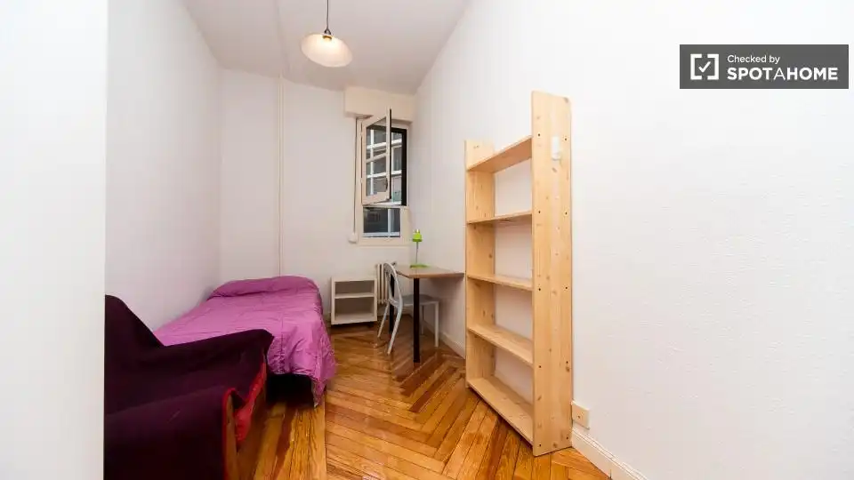 Room in Universidad - Malasaña