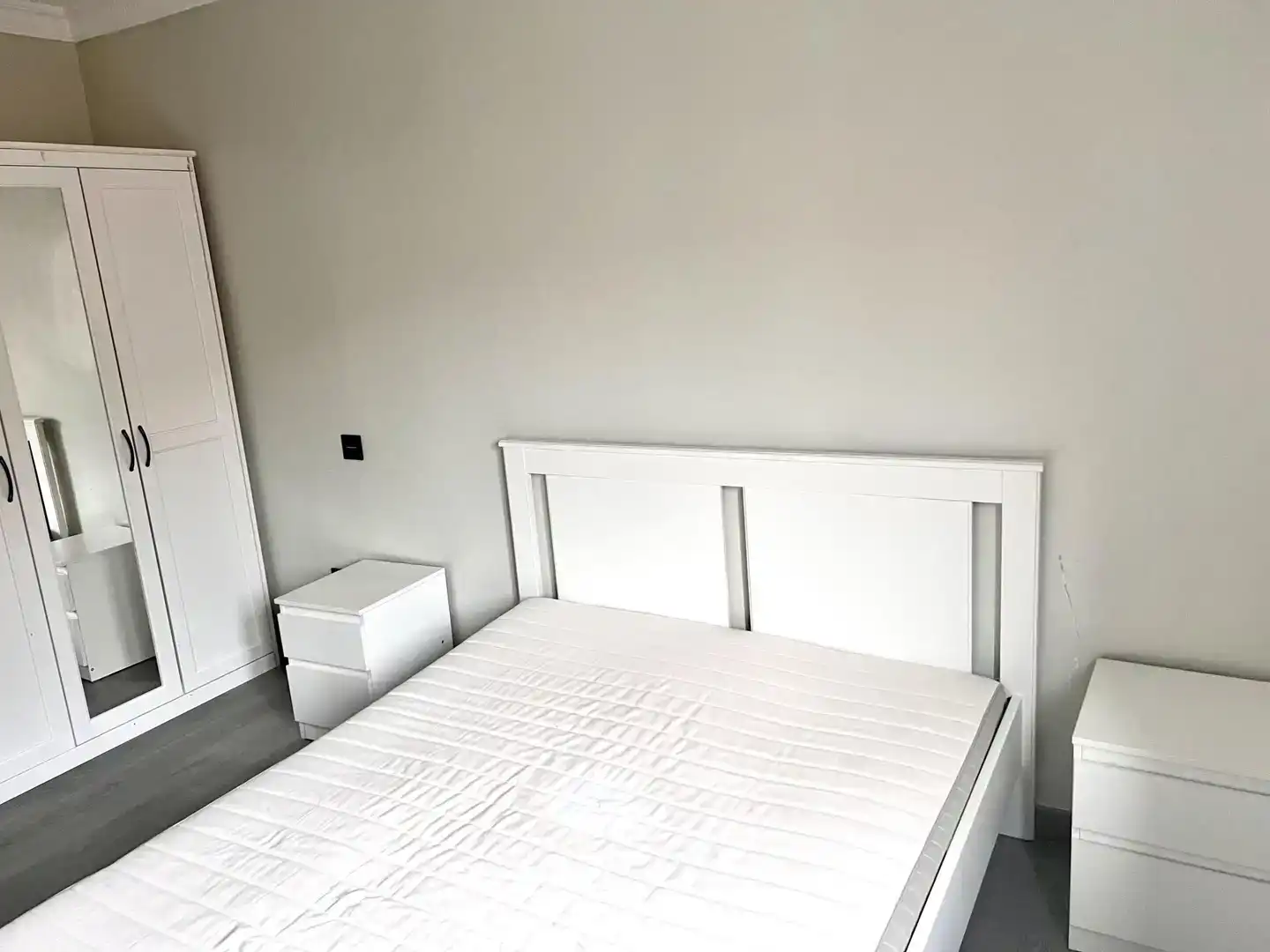 Habitación de Piso para compartir en Bilbao  con Parquet y Amueblado