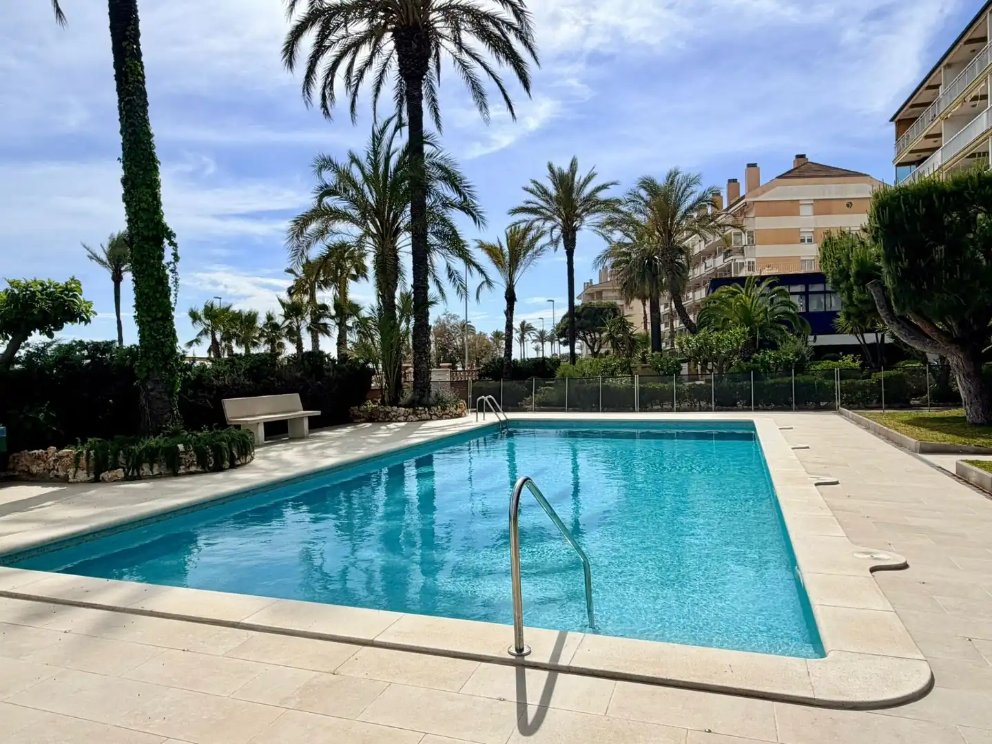 Piscina de Piso en venta en Cunit con Terraza, Amueblado y Piscina comunitaria