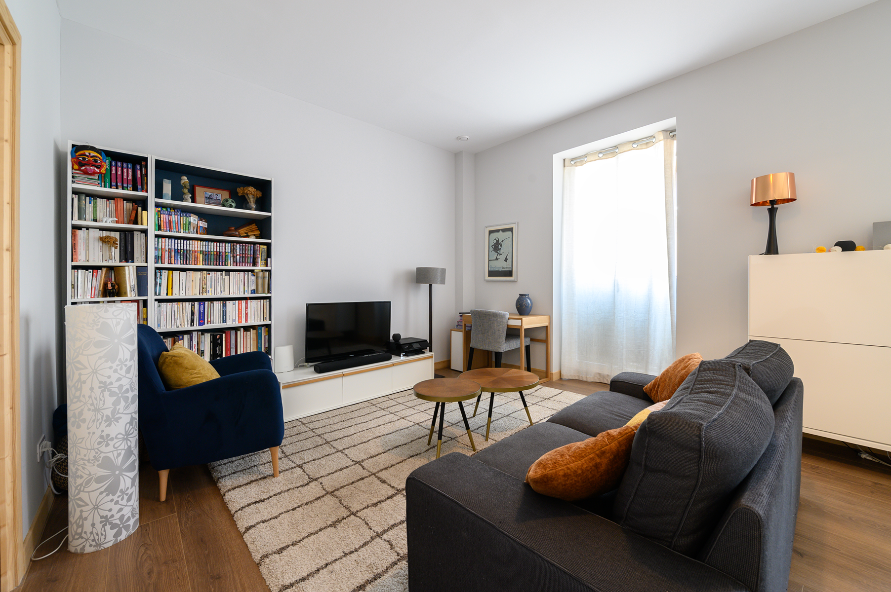Sala d'estar de Apartament en venda en  Madrid Capital amb Aire condicionat i Terrassa