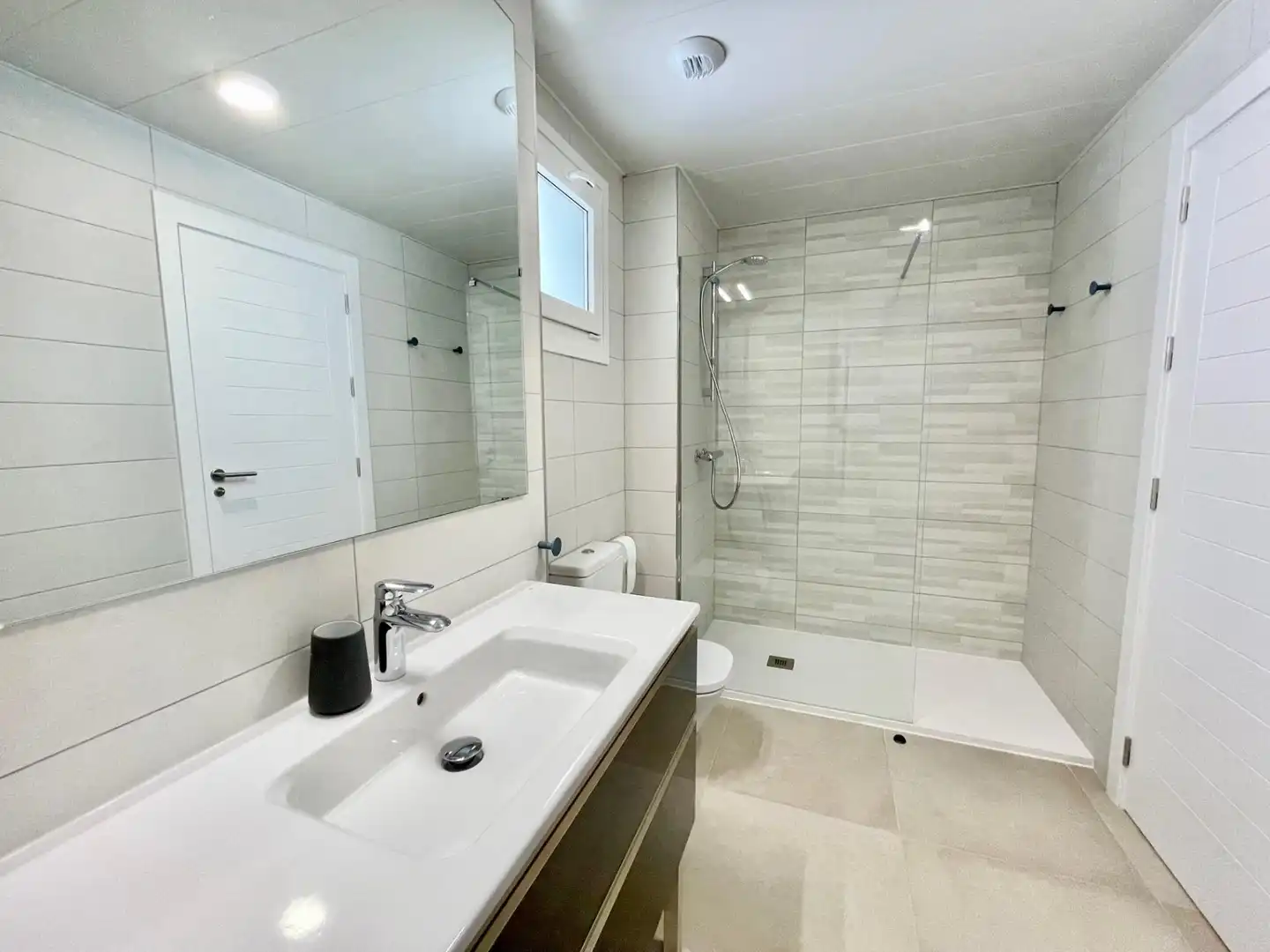 Bany de Apartament de lloguer en Ayamonte amb Aire condicionat, Calefacció i Jardí privat