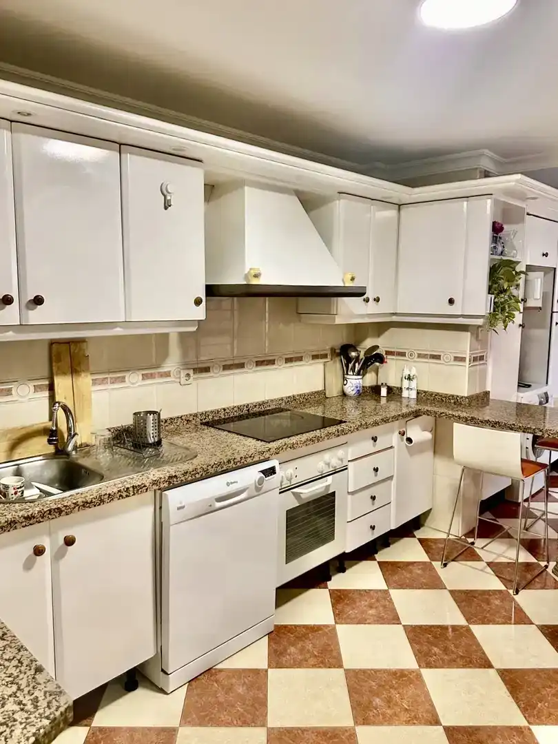 Cuina de Casa adosada per a compartir en Sevilla amb Piscina