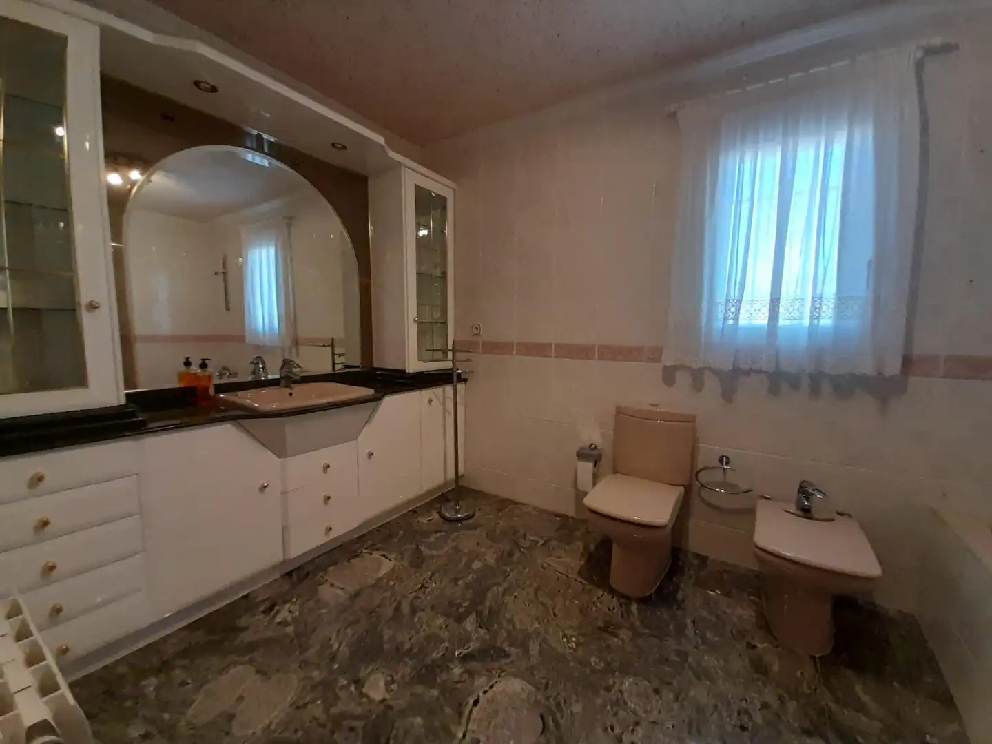 Bany de Casa o xalet en venda en Alicante / Alacant amb Calefacció, Jardí privat i Terrassa
