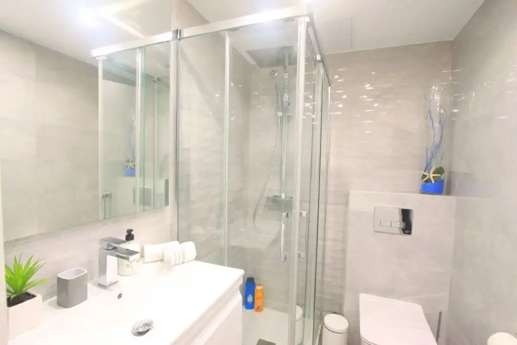 Baño de Ático en venta en Marbella con Aire acondicionado, Calefacción y Terraza