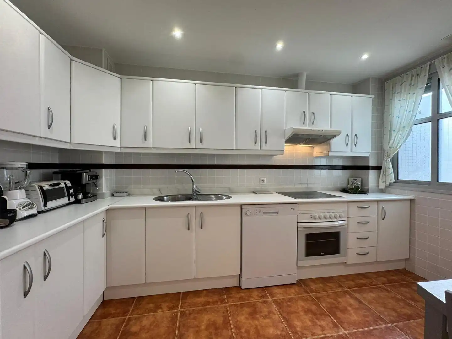 Cocina de Apartamento en venta en Rota con Terraza y Piscina comunitaria