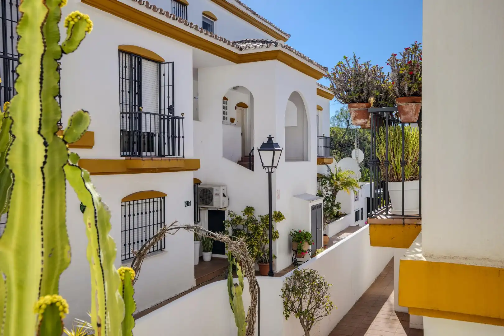 Vista exterior de Apartamento en venta en Marbella con Aire acondicionado, Jardín privado y Terraza