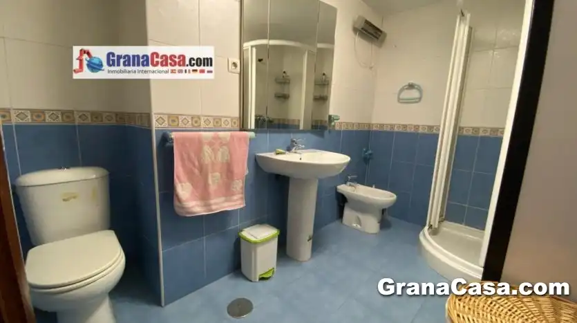 Bathroom of Attic for rent in Granada  with Air Conditioner, Heating and Terrace