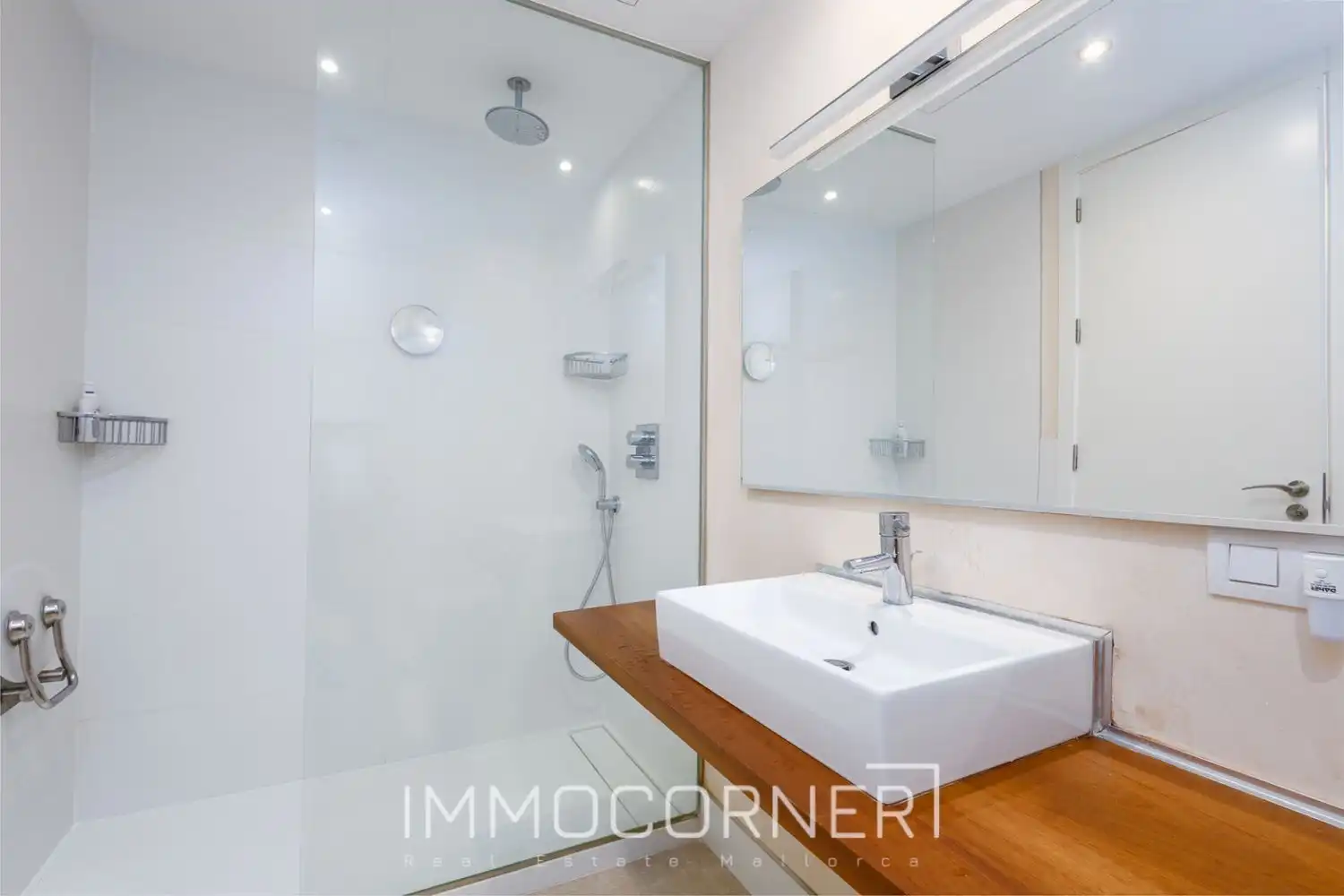 Bathroom of Attic for rent in Calvià  with Air Conditioner, Private garden and Terrace
