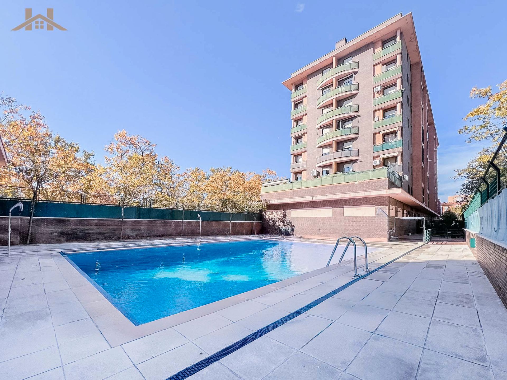 Piscina de Piso en venta en Alcorcón con Aire acondicionado, Calefacción y Trastero