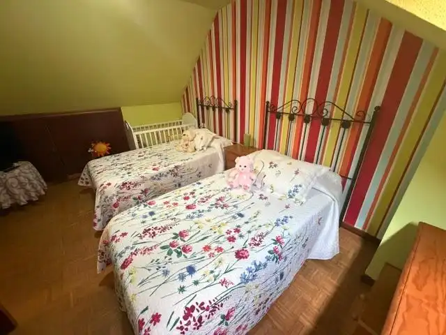 Dormitori de Dúplex en venda en León Capital  amb Calefacció i Parquet