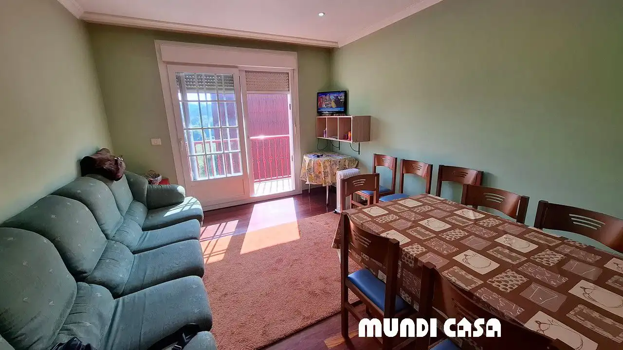 Sala d'estar de Pis en venda en Boiro amb Traster i Balcó