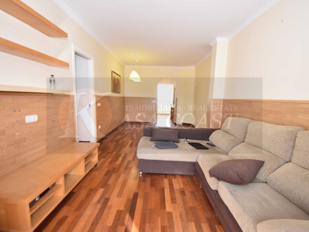 Living room of Flat for sale in Mijas  with Air Conditioner, Terrace and Balcony