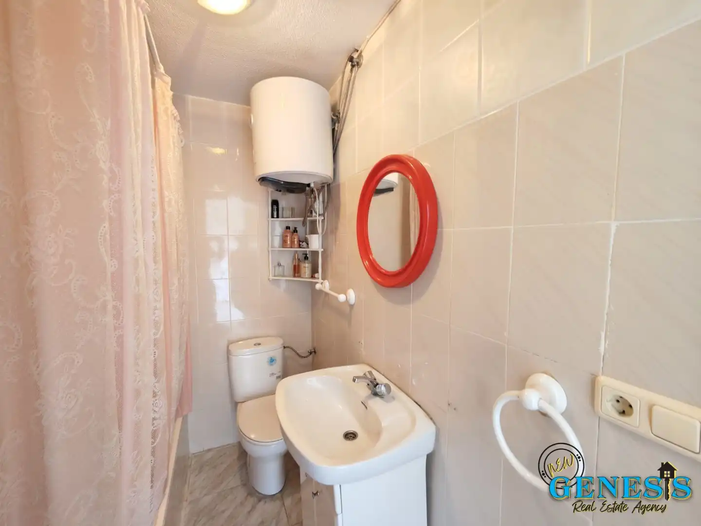 Baño de Apartamento en venta en Guardamar del Segura con Amueblado, Horno y Lavadora
