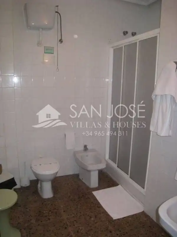 Badezimmer von Gebäude zum Verkauf in Aspe