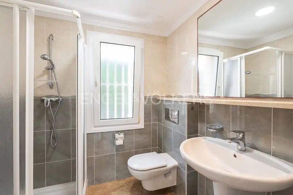 Bathroom of Houses for sale in Oliva  with Air Conditioner, Heating and Private garden