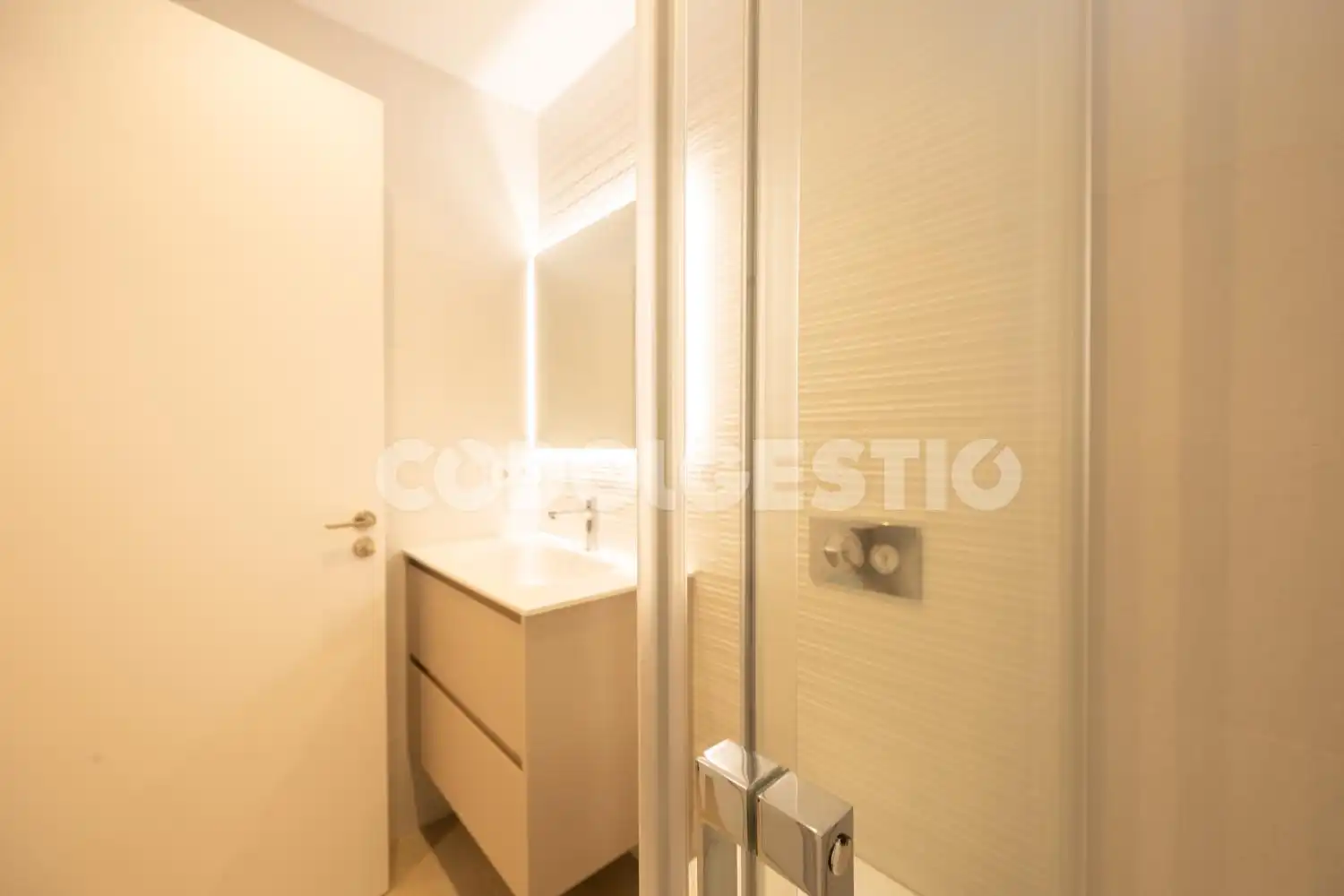 Bathroom of Flat for sale in Vic  with Terrace