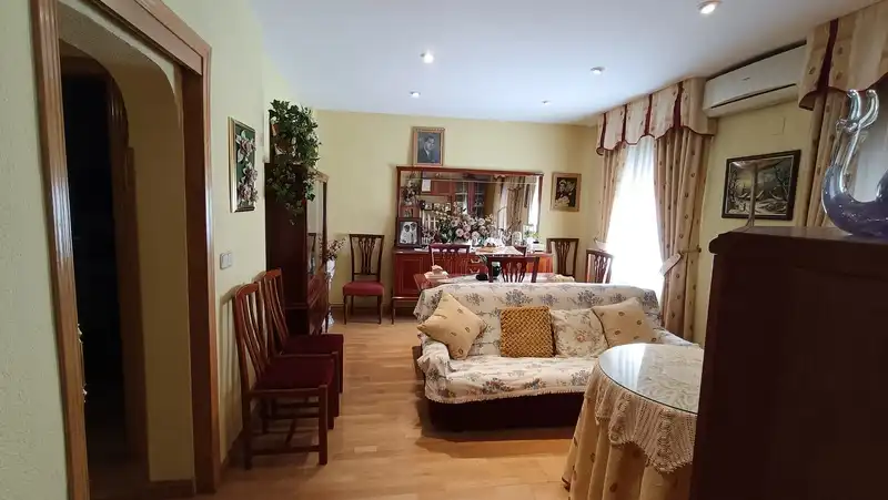 Sala d'estar de Edifici en venda en Madrid