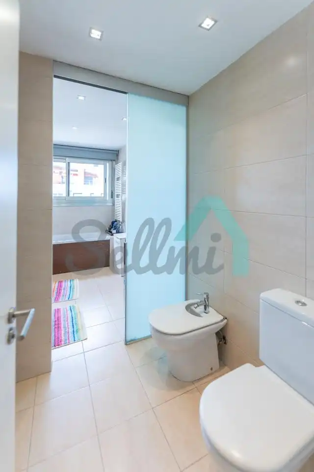 Badezimmer von Maisonette zum Verkauf in Oviedo  mit Heizung, Terrasse und Abstellraum