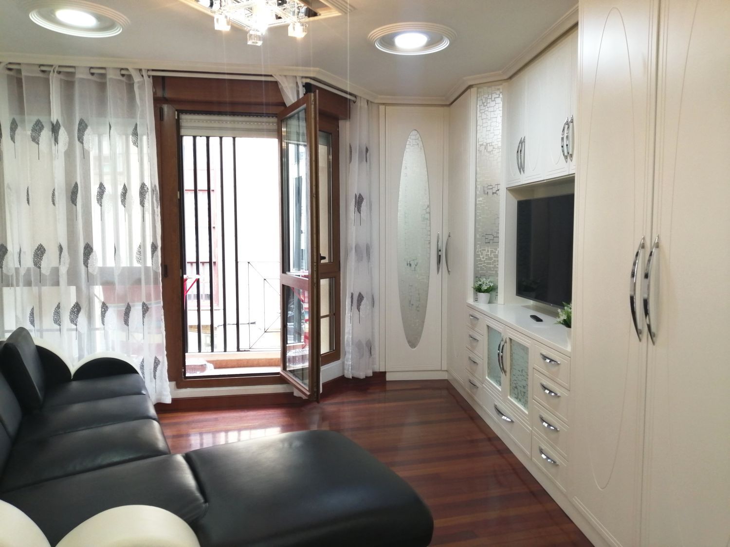 Sala d'estar de Pis en venda en Torrelavega  amb Calefacció, Terrassa i Moblat