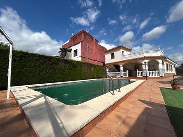 Villa con piscina in vendita a Calle Calle Acequia