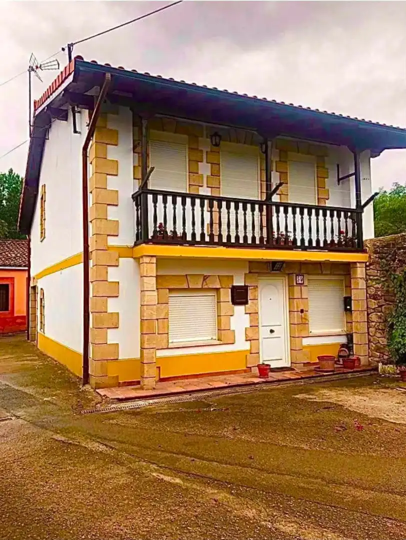 Vista exterior de Casa o xalet de lloguer en Arenas de Iguña amb Calefacció, Parquet i Terrassa