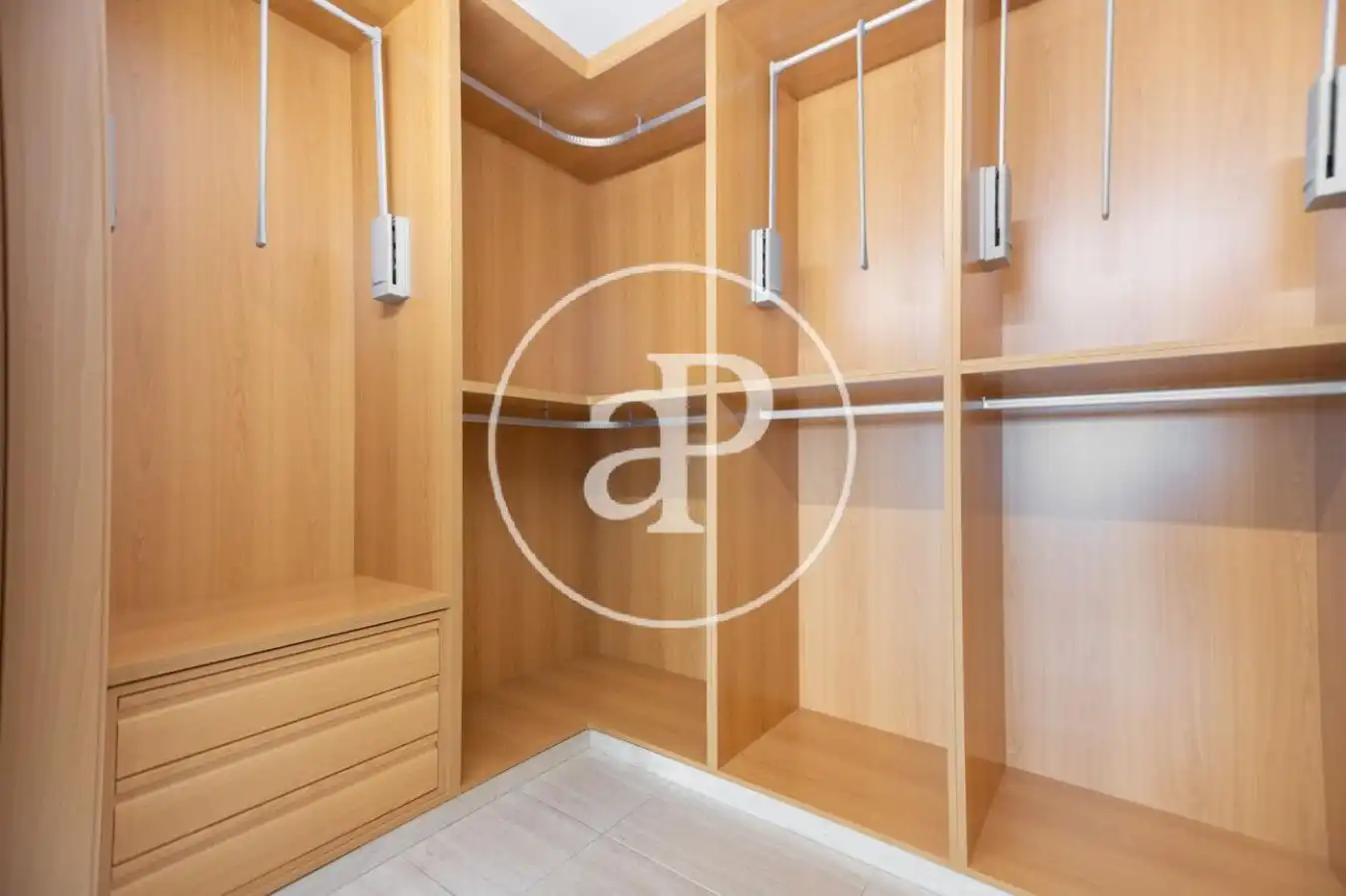 Schlafzimmer von Wohnung zur Miete in Valencia mit Klimaanlage, Heizung und Privatgarten