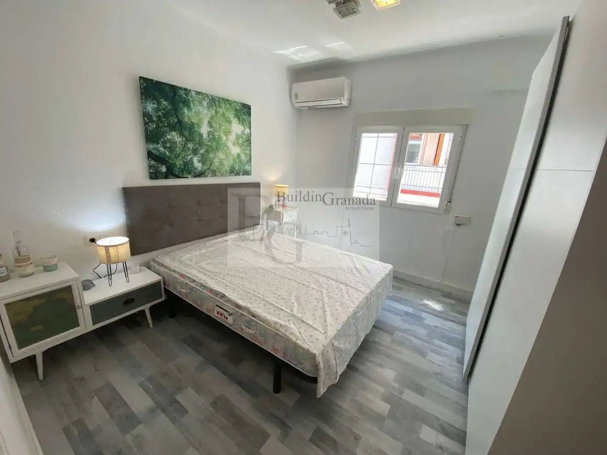 Habitación de Piso de alquiler en Granada con Aire acondicionado, Terraza y Amueblado