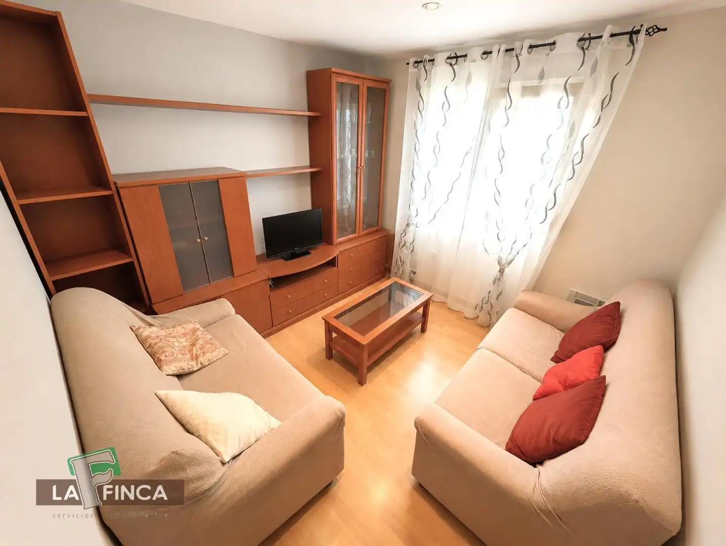 Casa o xalet en venda a LAS GARDENIAS, HUCA - La Cadellada