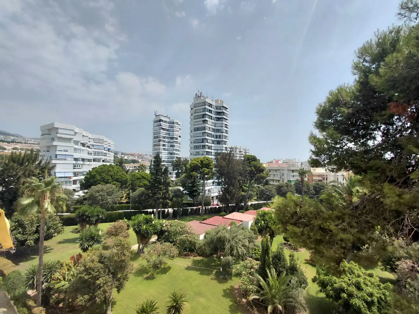 Vista exterior de Pis en venda en Benalmádena amb Aire condicionat, Moblat i Forn