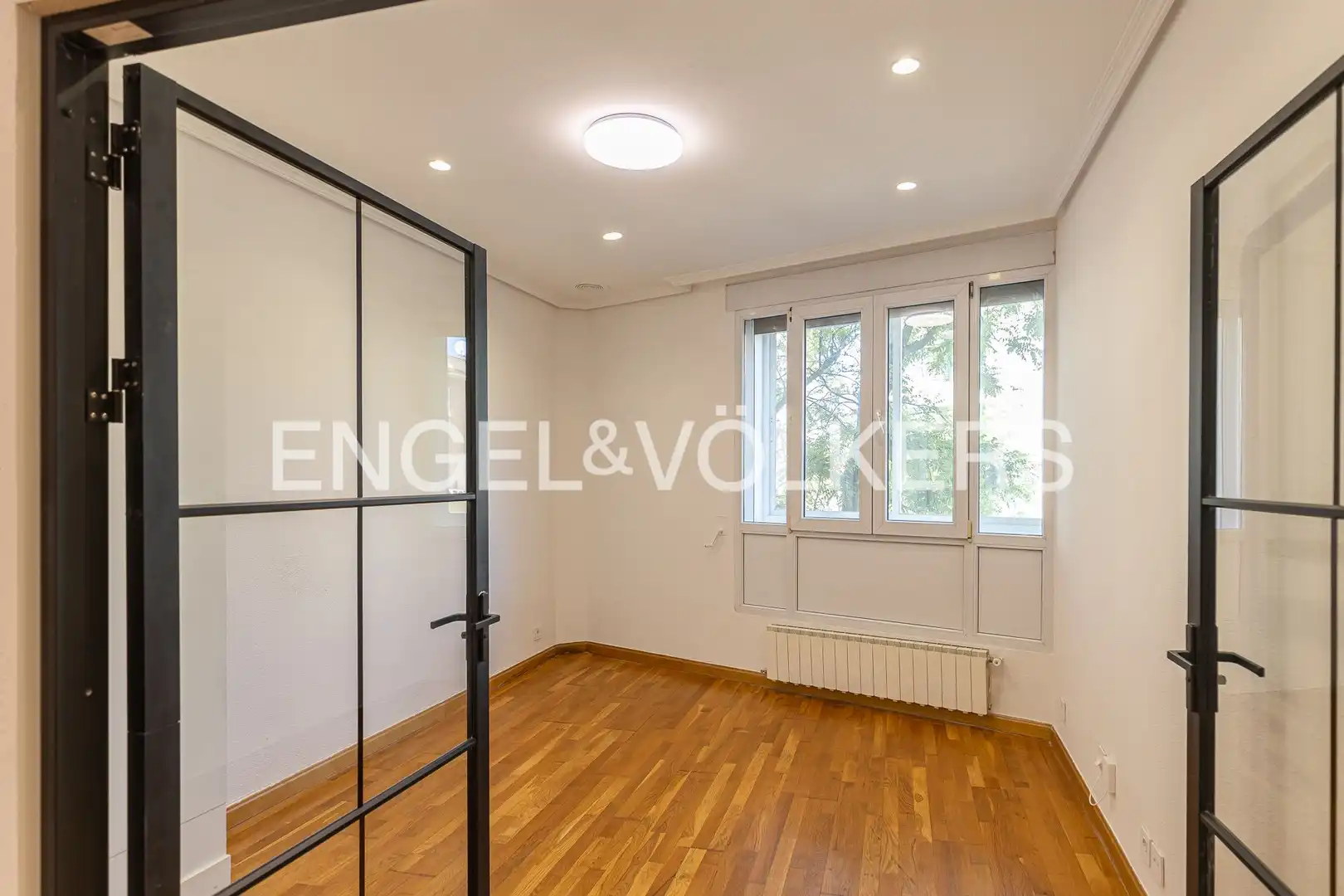 Bedroom of Flat for rent in Madrid  with Heating
