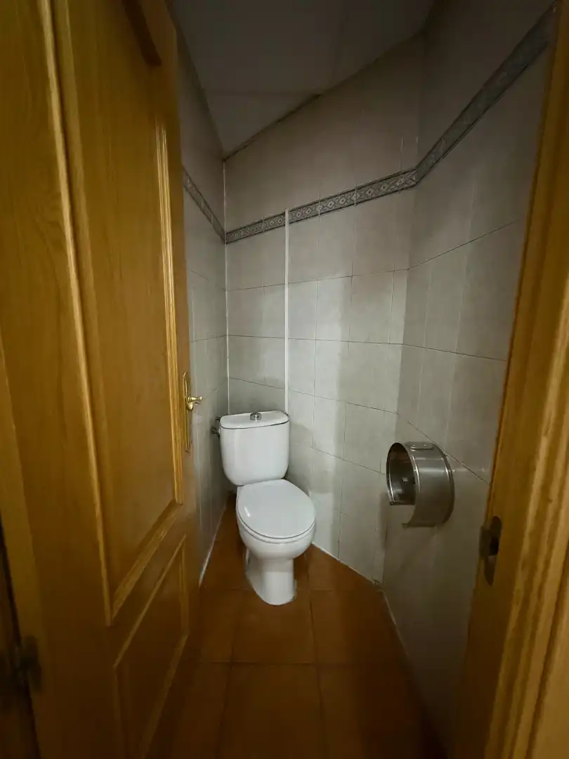 Baño de Local de alquiler en Valdemoro con Aire acondicionado, Terraza y Amueblado