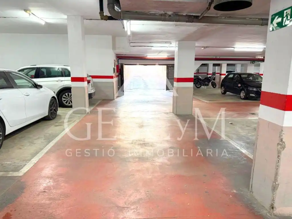 Parking de Garaje en venta en Cornellà de Llobregat