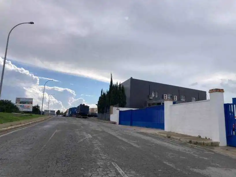 Local comercial en venta en Av Bahía de Algeciras